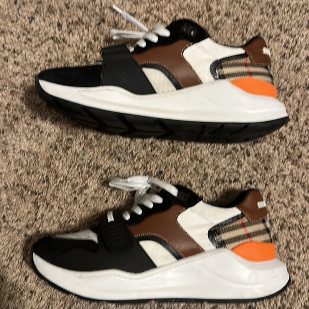Burberry sneakers - Picture 2 of 6